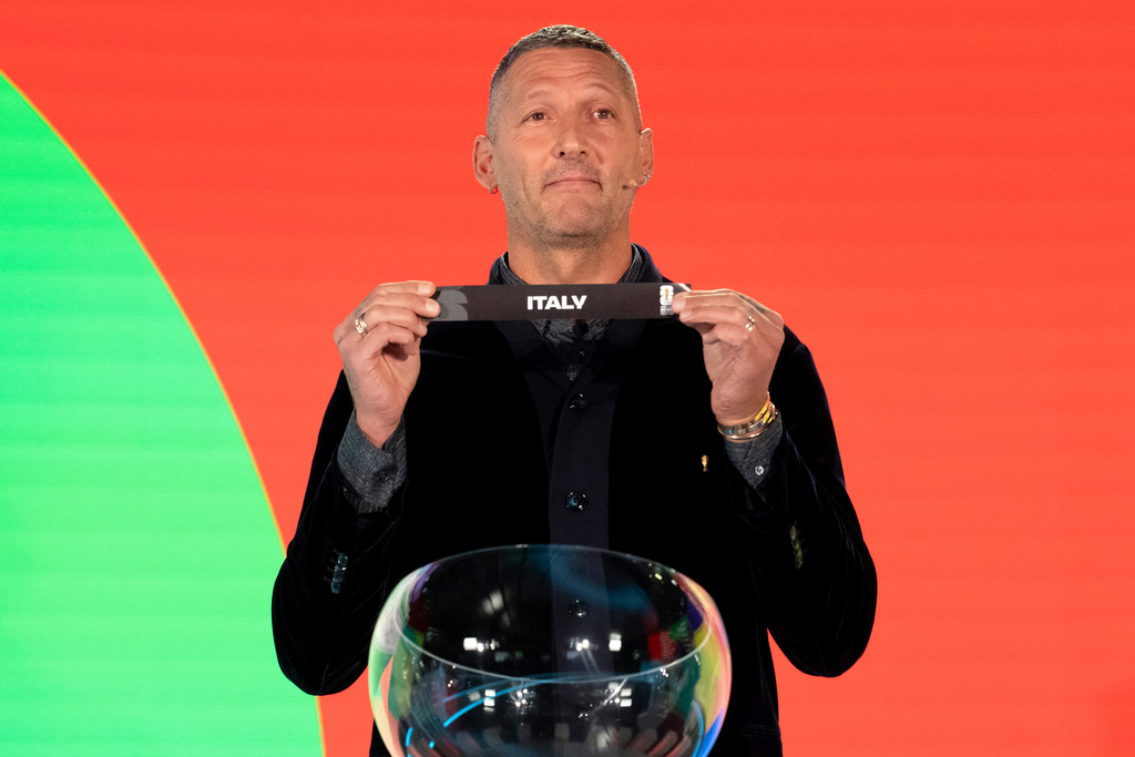 Marco Materazzi draws Italy during the FIFA World Cup 2026 playoff draw in Zurich, Switzerland, Thursday, Nov. 20, 2025. (Claudio Thoma/Keystone via AP)