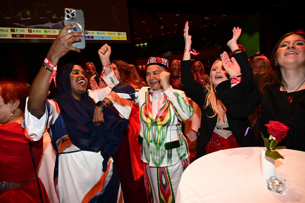Social Democrats react to the presentation of the exit poll at the Social Democrats' election night watch party, in Stockholm, Sunday, Sept. 13, 2026. (Jonas Ekströmer/TT News Agency via AP)