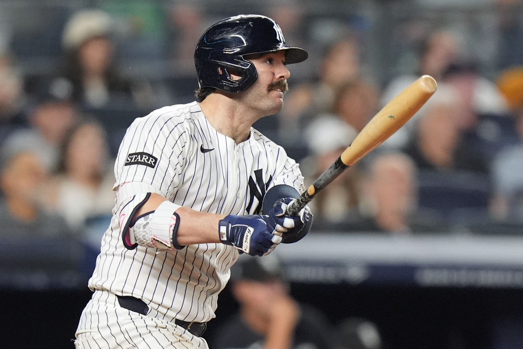 New York Yankees' Austin Wells follows through on an RBI double during the seventh inning of a baseball game against the Chicago White Sox Thursday, Sept. 25, 2025, in New York. (AP Photo/Frank Franklin II)