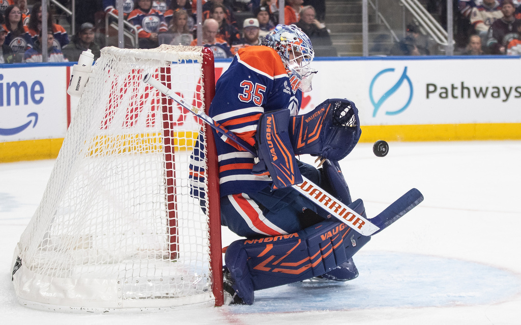 Edmonton Oilers goalie Tristan Jarry makes a save against the Anaheim Ducks during third-period NHL hockey game action in Edmonton, Alberta, Monday, Jan. 26, 2026. (Jason Franson/The Canadian Press via AP)