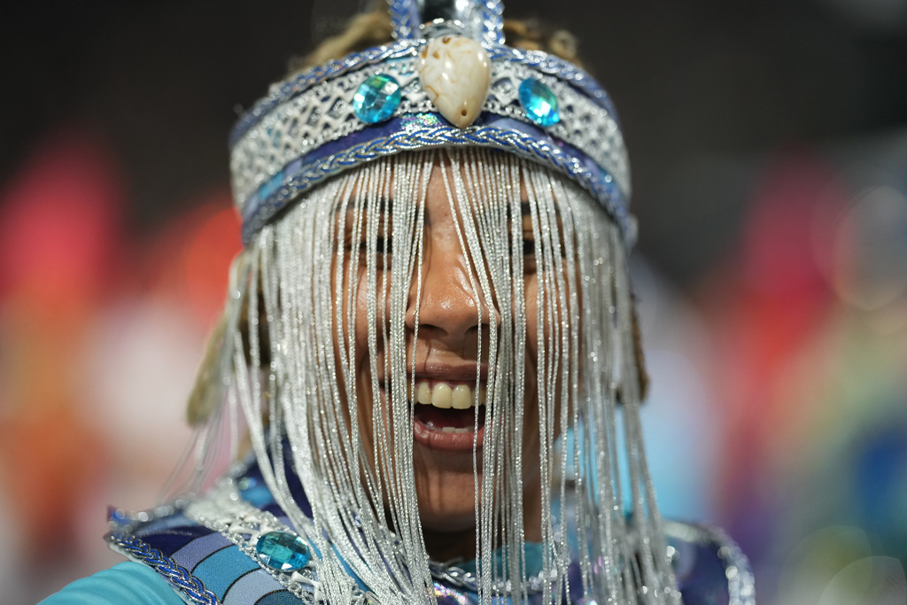 A dancer from the Mocidade Unida da Mooca samba school performs during a carnival parade in Sao Paulo, Friday, Feb. 13, 2026. (AP Photo/Andre Penner)