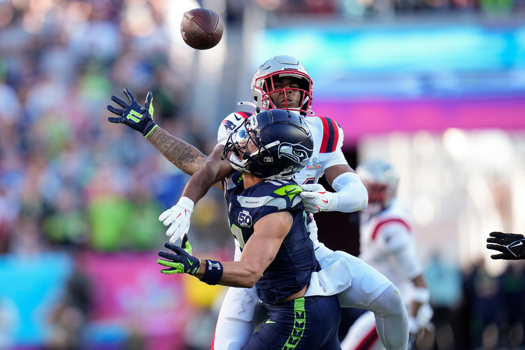 Seattle Seahawks wide receiver Jaxon Smith-Njigba, font, is unable to catch a pass as New England Patriots safety Craig Woodson defends during the first half of the NFL Super Bowl 60 football game, Sunday, Feb. 8, 2026, in Santa Clara, Calif. (AP Photo/Sue Ogrocki)