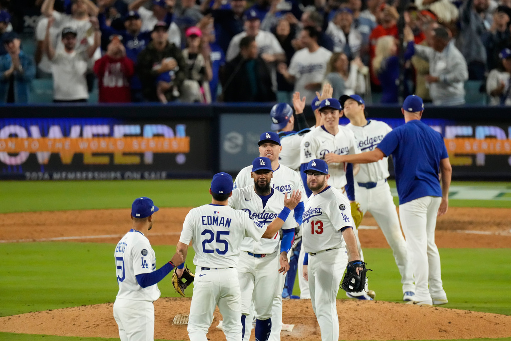 Los Angeles Dodgers celebrate their win against the Milwaukee Brewers in Game 4 of baseball's National League Championship Series, Friday, Oct. 17, 2025, in Los Angeles. (AP Photo/Mark J. Terrill)