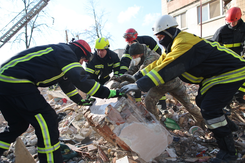 Rescue workers clear the rubble of a residential building which was heavily damaged by a Russian strike on Ternopil, Ukraine, on Wednesday, Nov. 19, 2025. (AP Photo/Vlad Kravchuk)