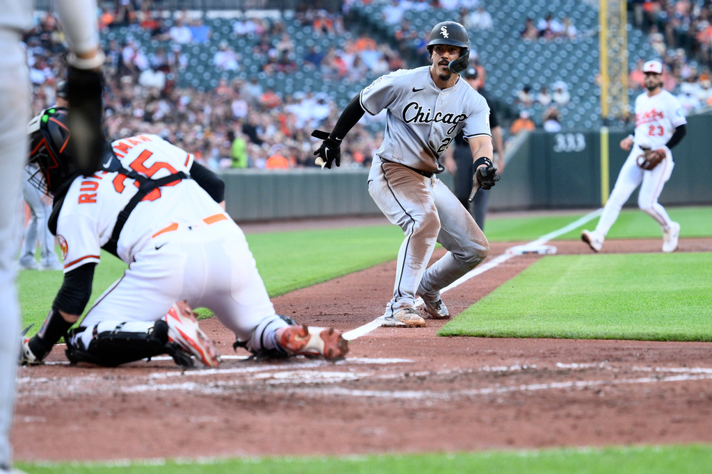 Chicago White Sox's Miguel Vargas, center, gets caught in a rundown against Baltimore Orioles catcher Adley Rutschman (35) and third baseman Blaze Alexander (23) during the third inning of a baseball game, Monday, June 29, 2026, in Baltimore. (AP Photo/Nick Wass)