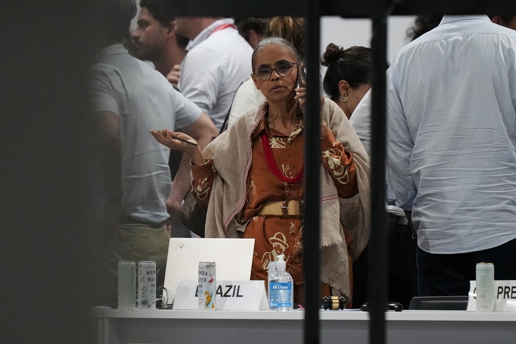 Delegates, including Marina Silva, Brazil environment minister, center, attends negations in a meeting room at the COP30 U.N. Climate Summit, Friday, Nov. 21, 2025, in Belem, Brazil. (AP Photo/Fernando Llano)