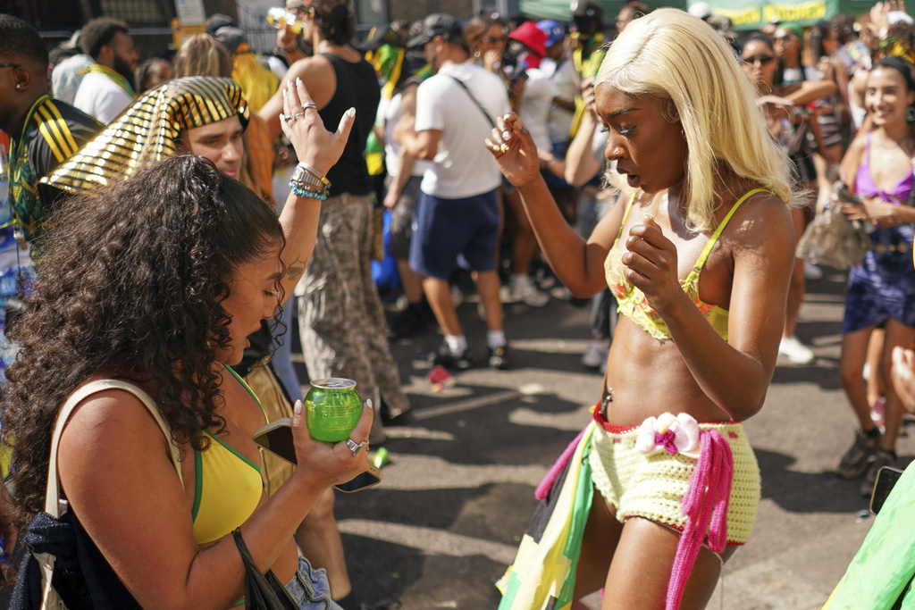 People sing and dance to celebrate Notting Hill Carnival in London, Monday, Aug. 25, 2025, Europe's biggest street party and one of the largest carnivals in the world.(AP Photo/Alberto Pezzali)