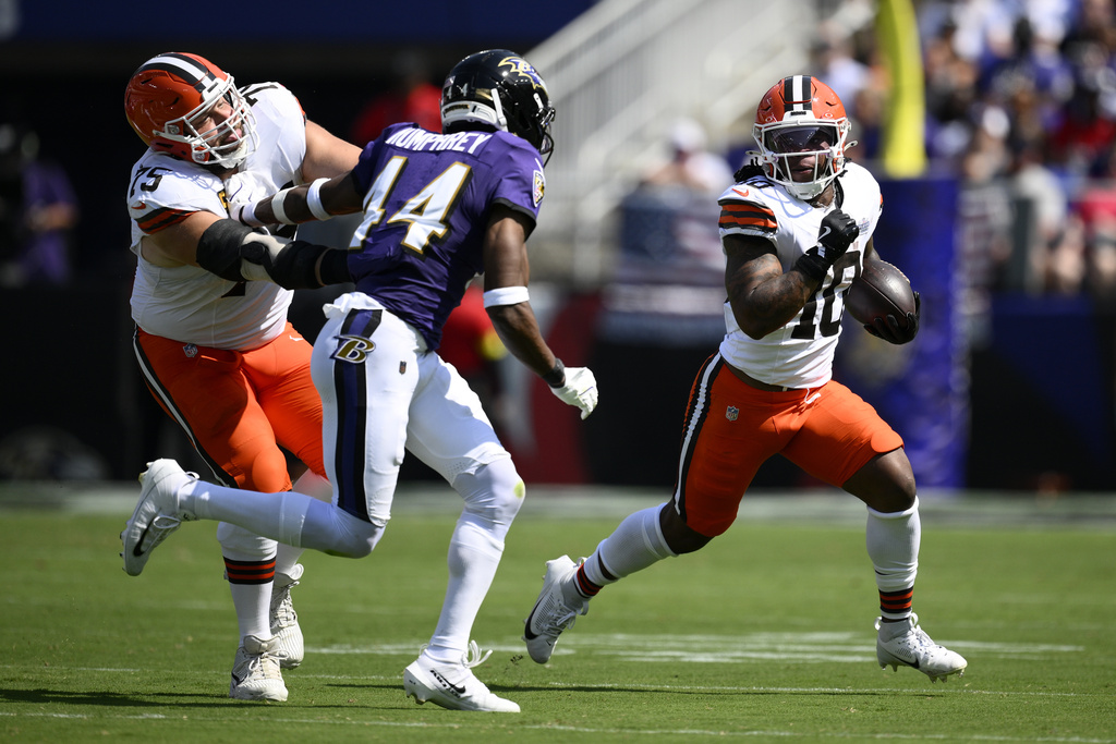 Cleveland Browns running back Quinshon Judkins runs against the Baltimore Ravens during the first half of an NFL football game, Sunday, Sept. 14, 2025, in Baltimore. (AP Photo/Nick Wass)