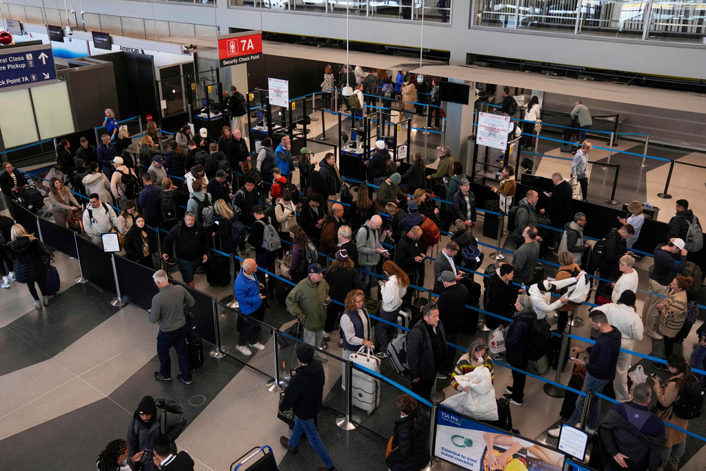 People wait in security lines at O'Hare International Airport, Monday, Nov. 10, 2025, in Chicago. (AP Photo/Erin Hooley)