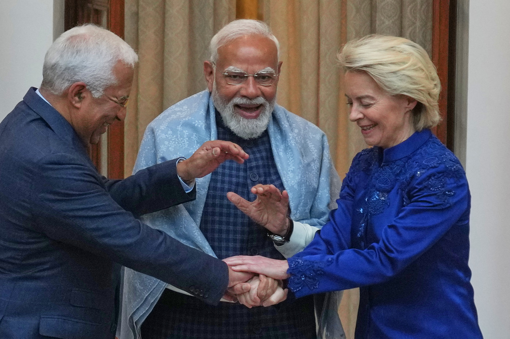 Indian Prime Minister Narendra Modi, center, welcomes European Council President Antonio Costa, left and European Commission President Ursula von der Leyen before their meeting in New Delhi, India, Tuesday, Jan. 27, 2026. (AP Photo/Manish Swarup)