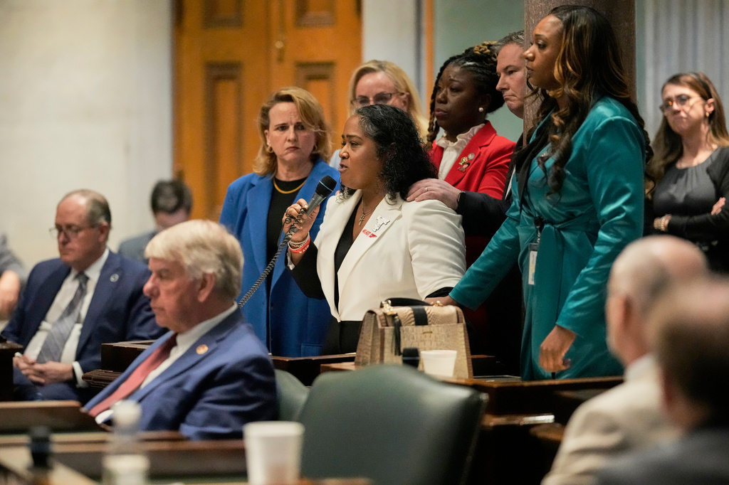 Sen. Raumesh Akbari, D-Memphis, center, speaks on the floor of the Senate chamber with other Democrat senators by her side during a special session of the state legislature to redraw U.S. Congressional voting maps, in Nashville, Tenn. , Tuesday, May 5, 2026. (AP Photo/George Walker IV)