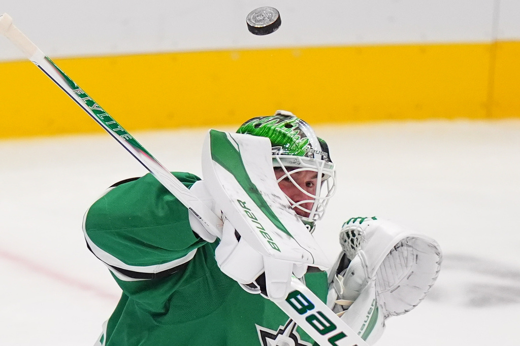 Dallas Stars goaltender Jake Oettinger blocks a shot during the second period of an NHL hockey game against the Philadelphia Flyers, Saturday, Nov. 15, 2025, in Dallas. (AP Photo/LM Otero)