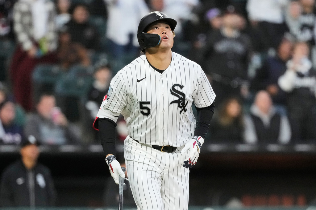 Chicago White Sox's Munetaka Murakami, of Japan, watches after hitting a foul ball during the fourth inning of a baseball game against the Kansas City Royals in Chicago, Wednesday, May 13, 2026. (AP Photo/Nam Y. Huh)