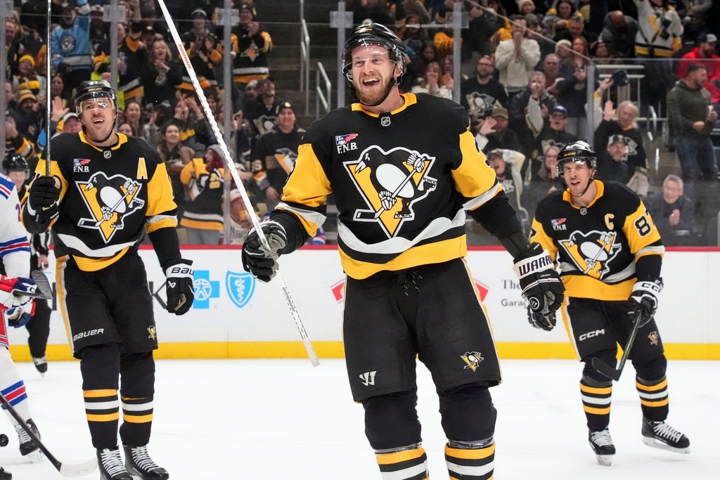 Pittsburgh Penguins' Anthony Mantha, center, celebrates in the second period with Evgeni Malkin, left, and Sidney Crosby, right, after his second goal of an NHL hockey game against the New York Rangers in Pittsburgh, Saturday, Jan. 31, 2026. (AP Photo/Gene J. Puskar)