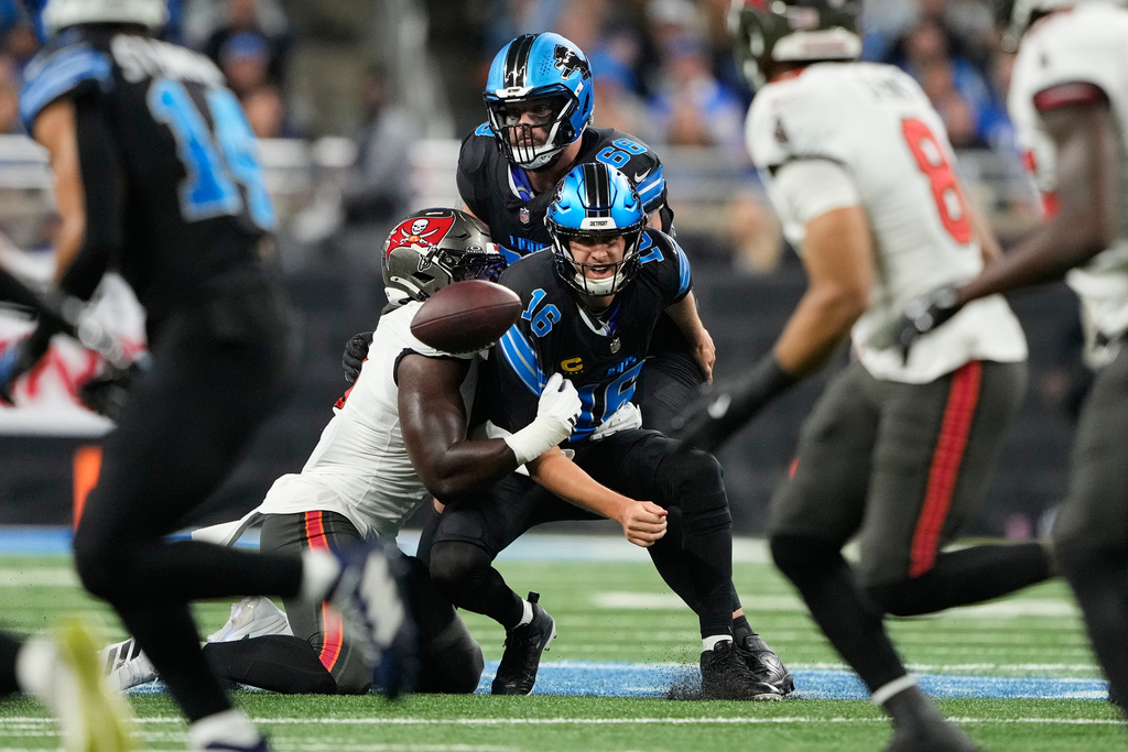Detroit Lions quarterback Jared Goff (16) fumble as he is hit by Tampa Bay Buccaneers linebacker Yaya Diary, left, during the first half of an NFL football game, Monday, Oct. 20, 2025, in Detroit. AP Photo/Ryan Sun)