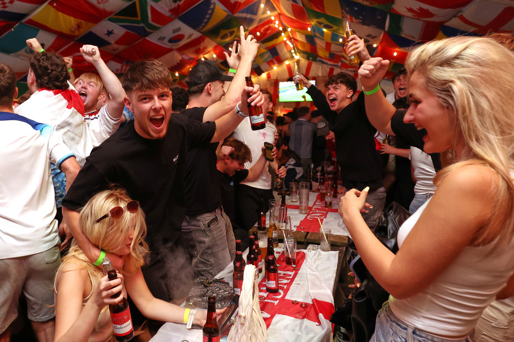 England supporters react during the World Cup soccer match between England and Croatia at The Clock pub in Hebburn, England, Wednesday, June 17, 2026. (AP Photo/Scott Heppell)