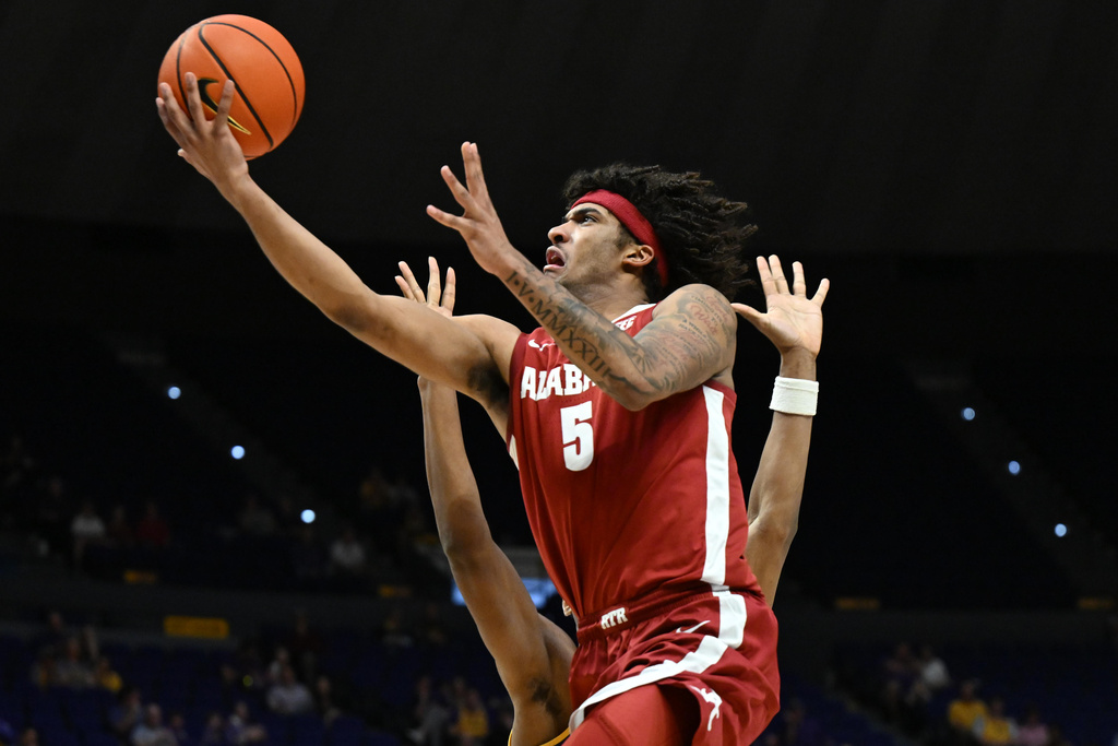 Alabama forward Amari Allen (5) makes a layup during the second half of an NCAA basketball game against LSU in Baton Rouge, Saturday, Feb. 21, 2026. (AP Photo/Ella Hall)