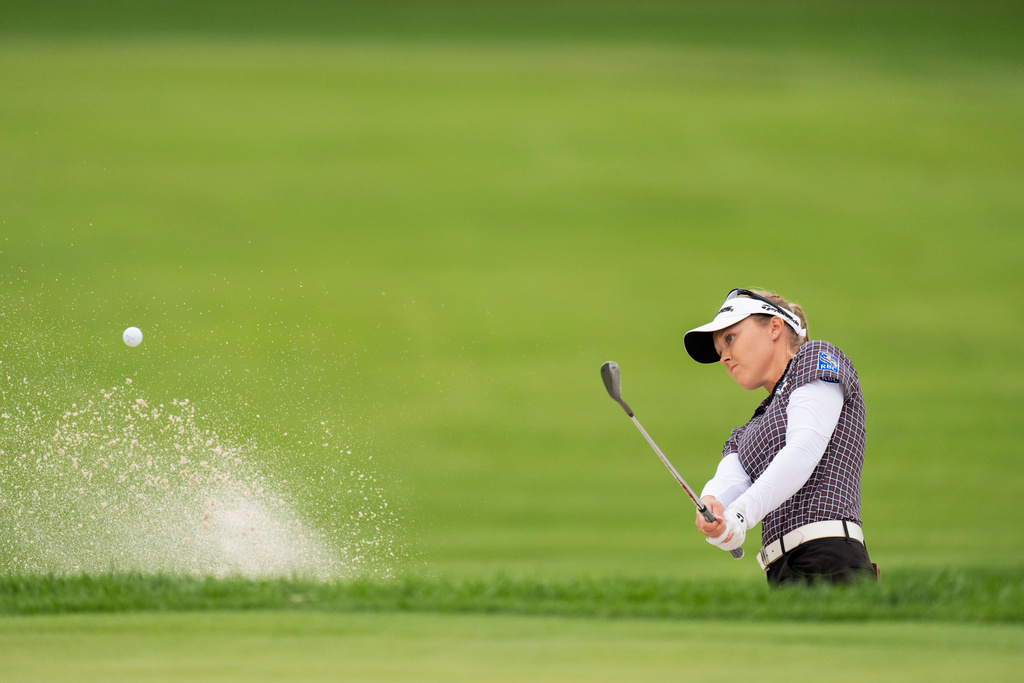 Canada's Brooke Henderson plays out of a bunker for an eagle on the 17th hole during the third round of the Canadian Women's Open golf tournament in Mississauga, Ontario, Saturday, Aug. 23, 2025. (Thomas Skrlj/The Canadian Press via AP)