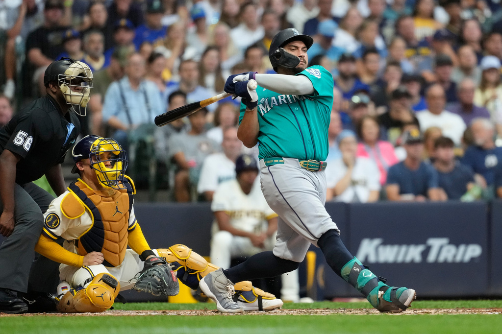 Seattle Mariners' Josh Naylor hits a two-run single during the second inning of a baseball game against the Milwaukee Brewers, Wednesday, Aug. 19, 2026, in Milwaukee. (AP Photo/Aaron Gash)