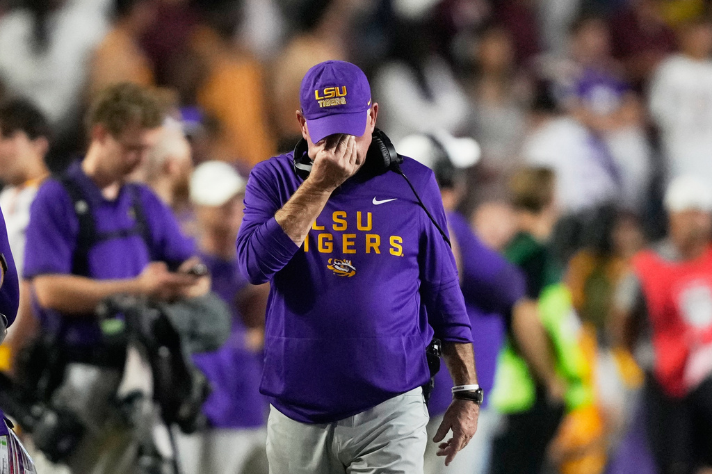 LSU head coach Brian Kelly walks on the sideline in the second half of an NCAA college football game against Texas A&M, Saturday, Oct. 25, 2025 in Baton Rouge, La. (AP Photo/Gerald Herbert)