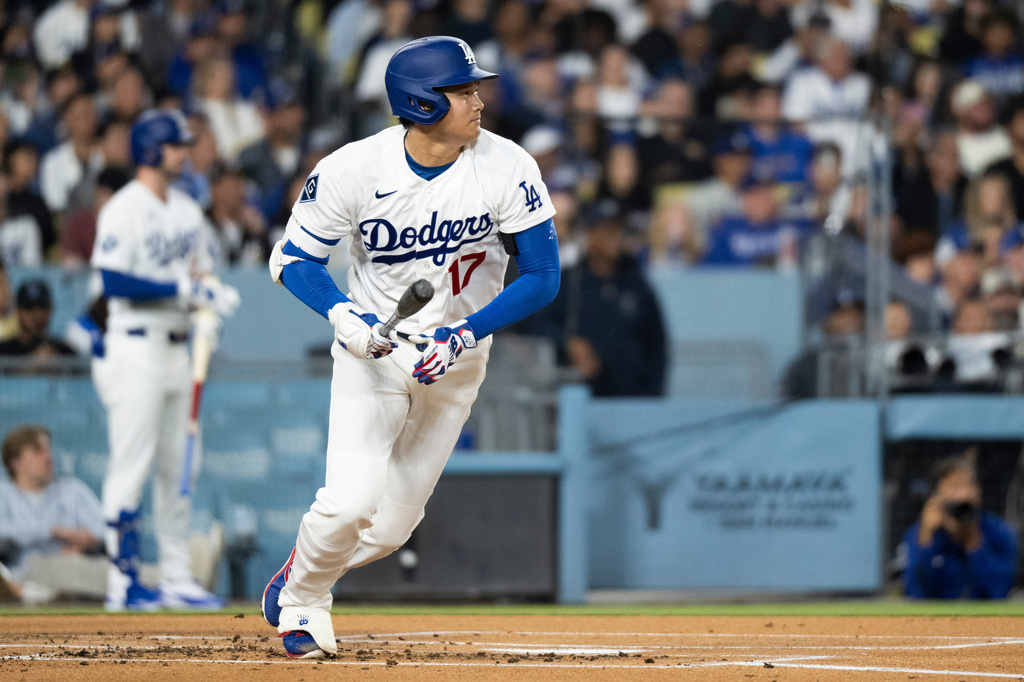 Los Angeles Dodgers' Shohei Ohtani runs during the first inning of a baseball game against the Cleveland Guardians in Los Angeles, Tuesday, March 31, 2026. (AP Photo/Kyusung Gong)