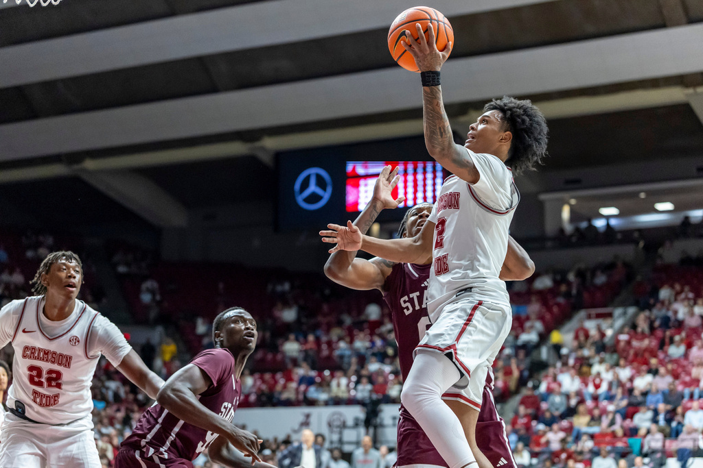 Alabama guard Aden Holloway works inside for shot against Mississippi State during the first half of an NCAA college basketball game, Wednesday, Feb. 25, 2026, in Tuscaloosa, Ala. (AP Photo/Vasha Hunt)