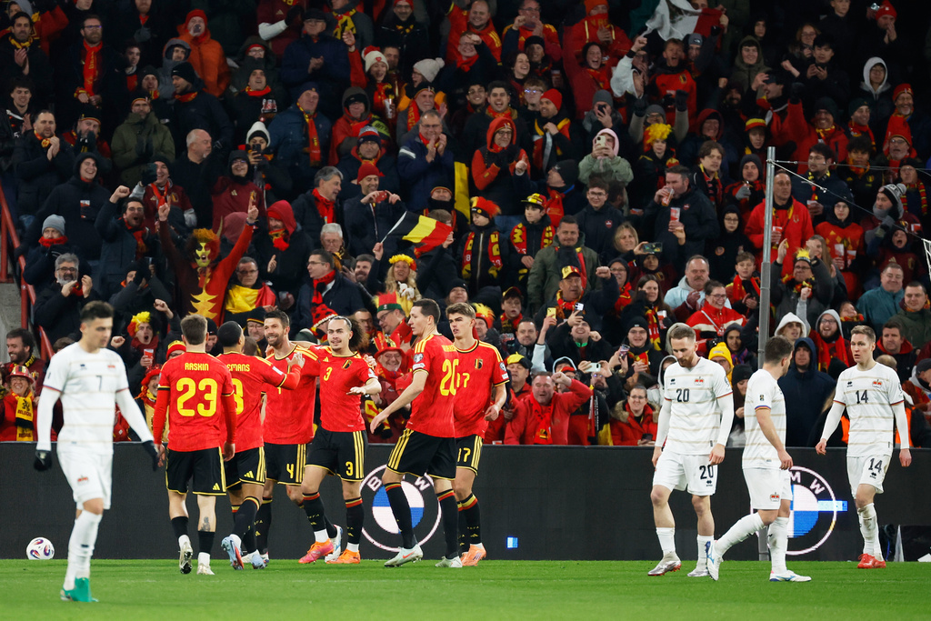 Belgium's Brandon Mechele, center, celebrates with teammates after scoring his sides fourth goal during the 2026 World Cup group J qualifying soccer match between Belgium and Liechtenstein in Liege, Belgium, Tuesday, Nov. 18, 2025. (AP Photo/Geert Vanden Wijngaert)