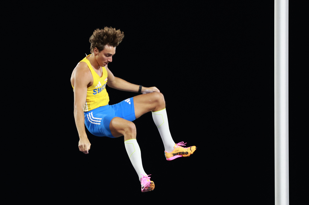 Sweden's Armand Duplantis competes in the men's pole vault final at the European Athletics Championships in Birmingham, England, Sunday, Aug. 16, 2026. (AP Photo/Morgan Harlow)