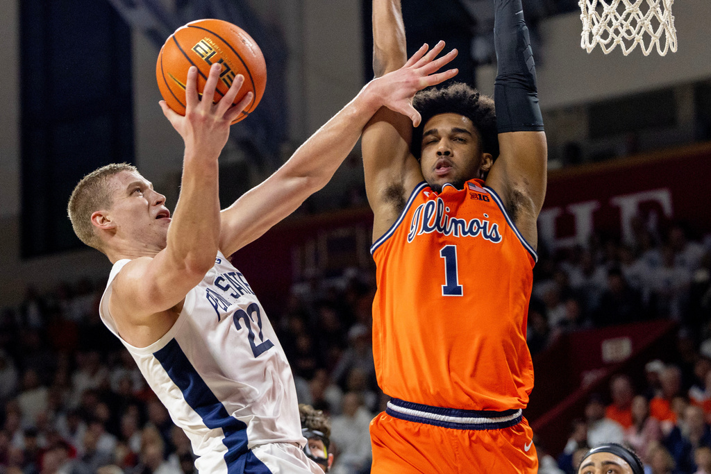 Penn State forward Sasa Ciani (22) takes a shot past Illinois guard Brandon Lee (1) during the first half of an NCAA college basketball game, Saturday, Jan. 3, 2026, in Philadelphia. (AP Photo/Laurence Kesterson)