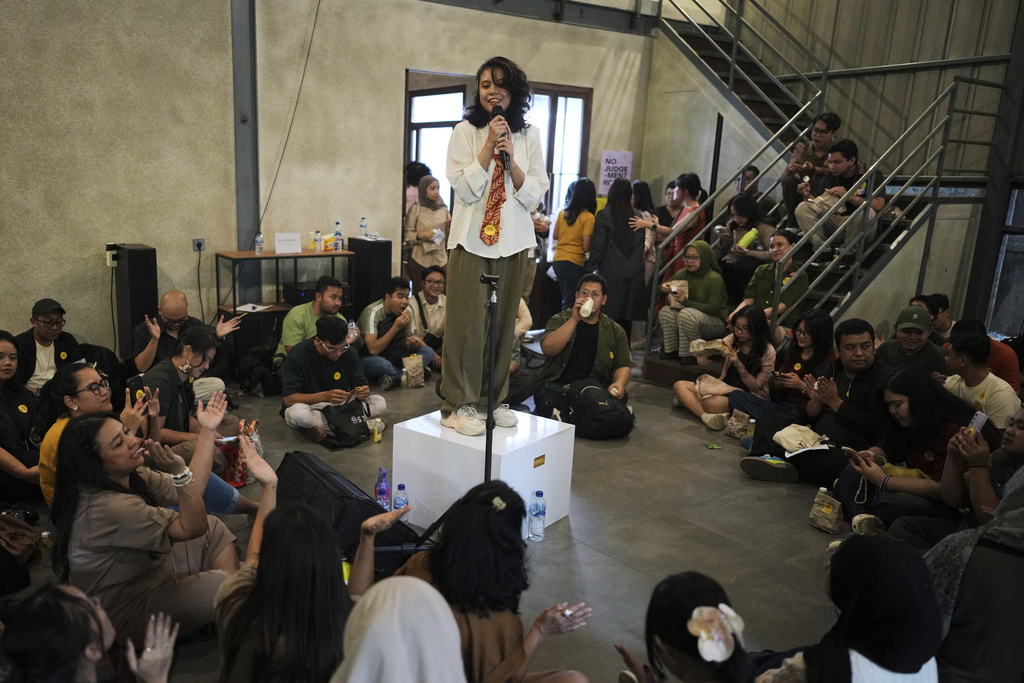 Jasmine Mumtaza sings during an open mic session at a gathering of "Nyanyi Bareng Jakarta" or "Singing Together Jakarta" community in Jakarta, Indonesia, Saturday, July 19, 2025. (AP Photo/Dita Alangkara)