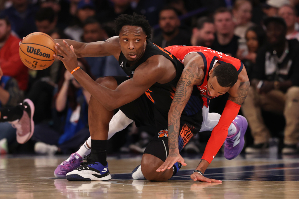 New York Knicks OG Anunoby (8) defends the ball from New Orleans Pelicans Dejounte Murray (5) during the first half of an NBA basketball game Tuesday, March 24, 2026, in New York. (AP Photo/Pamela Smith)