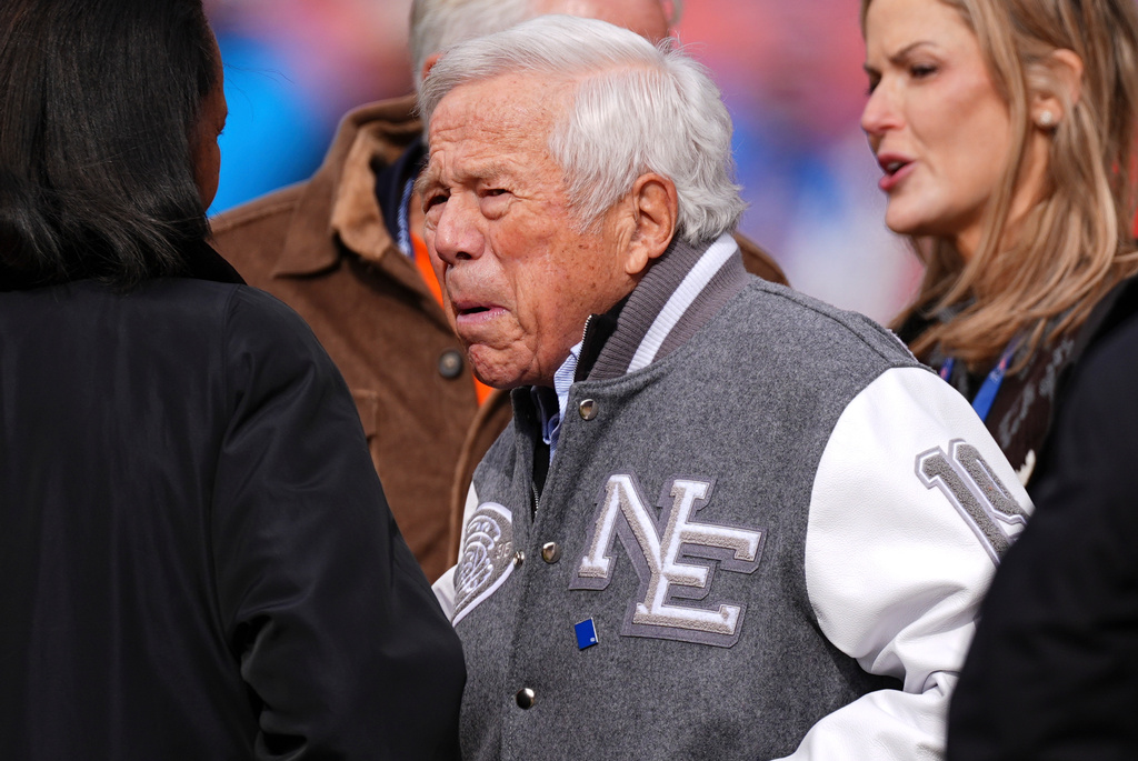 New England Patriots owner Robert Kraft watches warm ups prior to the AFC Championship NFL football game against the Denver Broncos, Sunday, Jan. 25, 2026, in Denver. (AP Photo/David Zalubowski)
