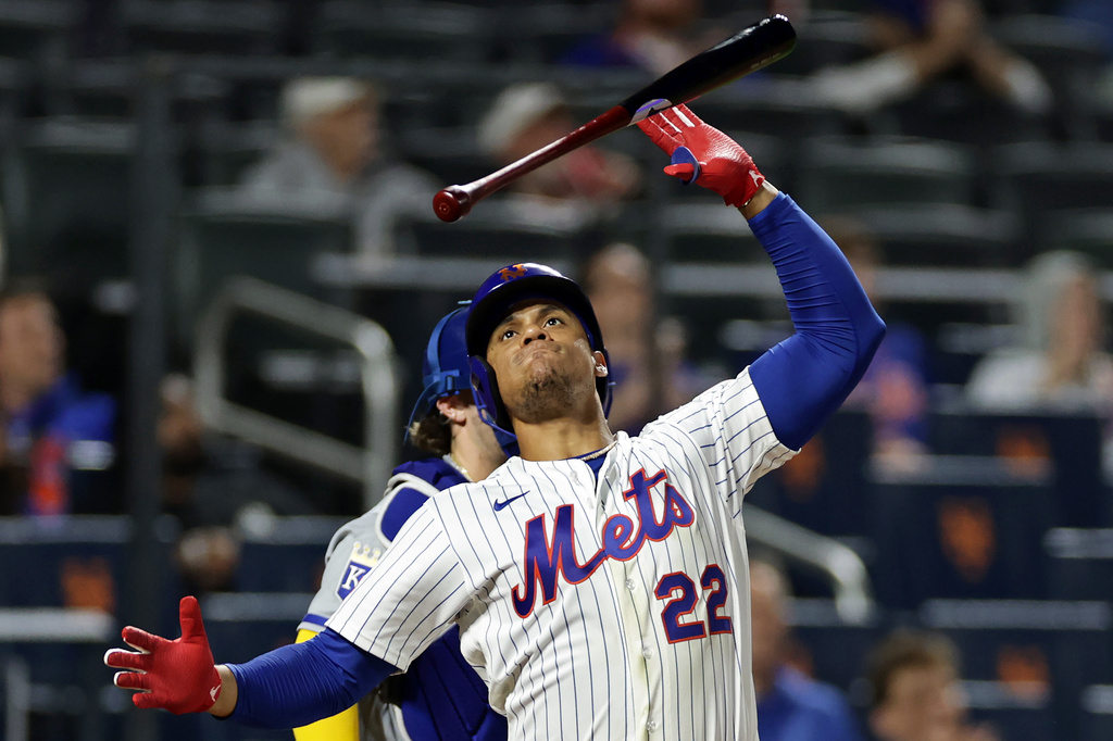 New York Mets' Juan Soto reacts to flying out during the eighth inning of a baseball game against the Kansas City Royals, Tuesday, July 7, 2026, in New York. (AP Photo/Adam Hunger)