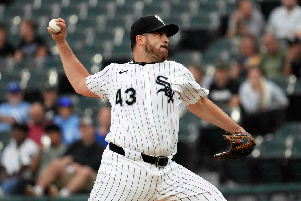 Chicago White Sox starting pitcher Aaron Civale throws against the Kansas City Royals during the first inning of a baseball game in Chicago, Wednesday, Aug. 27, 2025. (AP Photo/Nam Y. Huh)