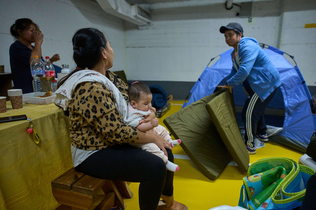 People residing in an underground shelter pack up their belongings as they prepare to leave after the announcement of a two-week ceasefire agreement between Iran and the US, in Tel Aviv, Israel, Thursday, April 9, 2026. (AP Photo/Ohad Zwigenberg)