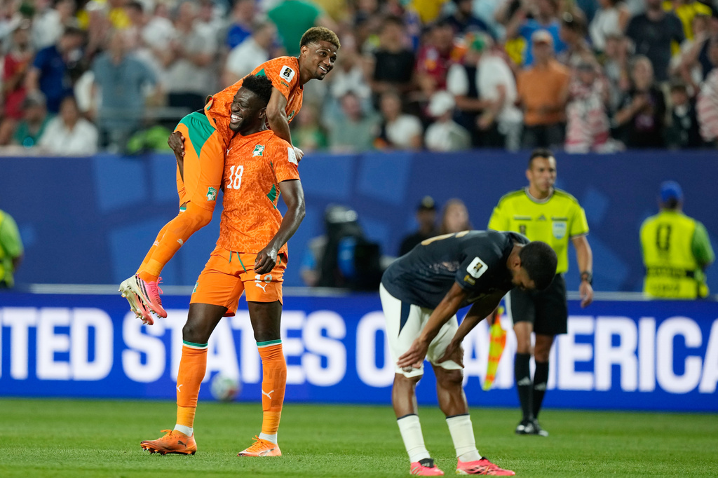 Ivory Coast's Ibrahim Sangare carries teammate Amad Diallo after defeating Ecuador in a World Cup Group E soccer match in Philadelphia, Sunday, June 14, 2026. (AP Photo/Matt Slocum)
