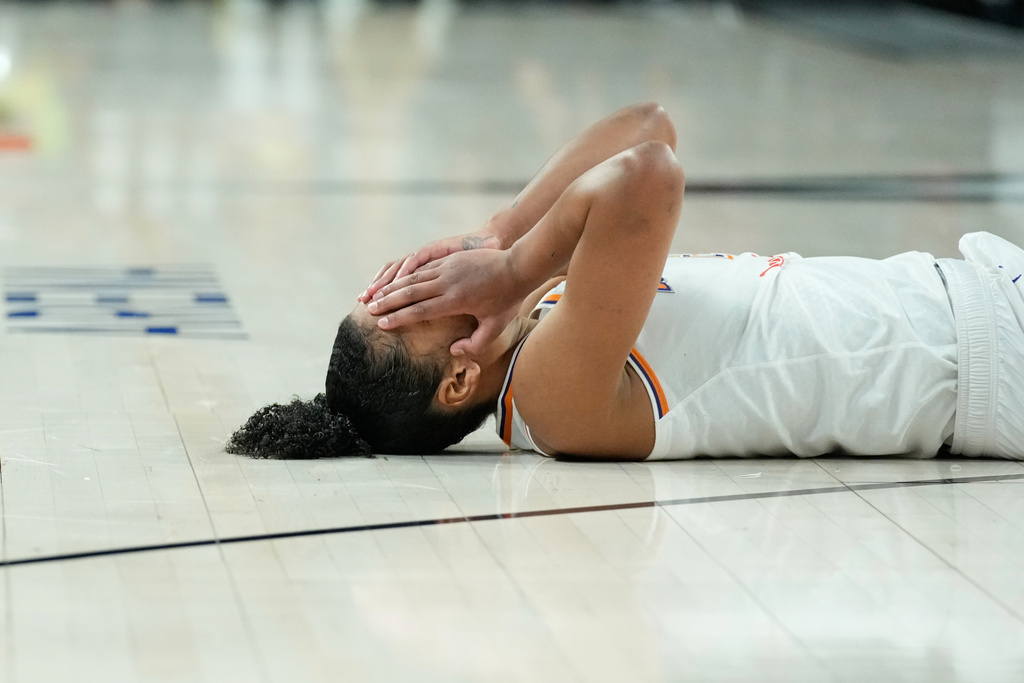 Phoenix Mercury forward Alyssa Thomas (25) lays on the ground during the second half in Game 2 of the WNBA basketball finals against the Las Vegas Aces, Sunday, Oct. 5, 2025, in Las Vegas. (AP Photo/John Locher)