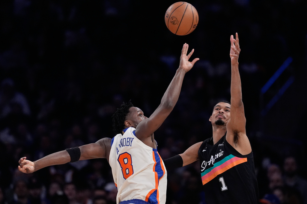 New York Knicks' Og Anunoby, left, blocks a pass headed for San Antonio Spurs' Victor Wembanyama during the first half of an NBA basketball game Sunday, March 1, 2026, in New York. (AP Photo/Seth Wenig)