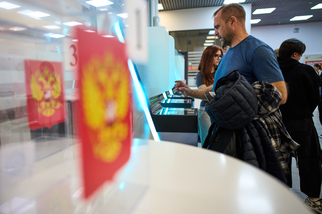 Voters use an electronic voting system in the parliamentary election in Moscow, Russia, Saturday, Sept. 19, 2026. (AP Photo/Alexander Zemlianichenko)