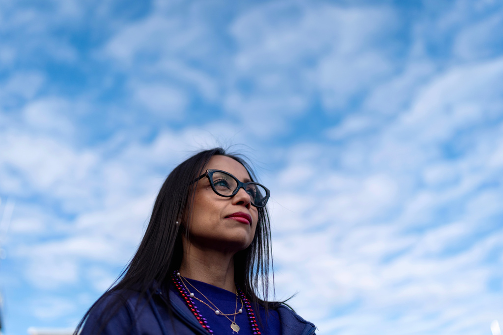 Ruth Wilson, who has lupus, nicknamed the disease of 1,000 faces for its variety of symptoms, watches speakers address the crowd at the Walk with Us to Cure Lupus fundraising event, Saturday, Oct. 18, 2025, in New York. (AP Photo/David Goldman)