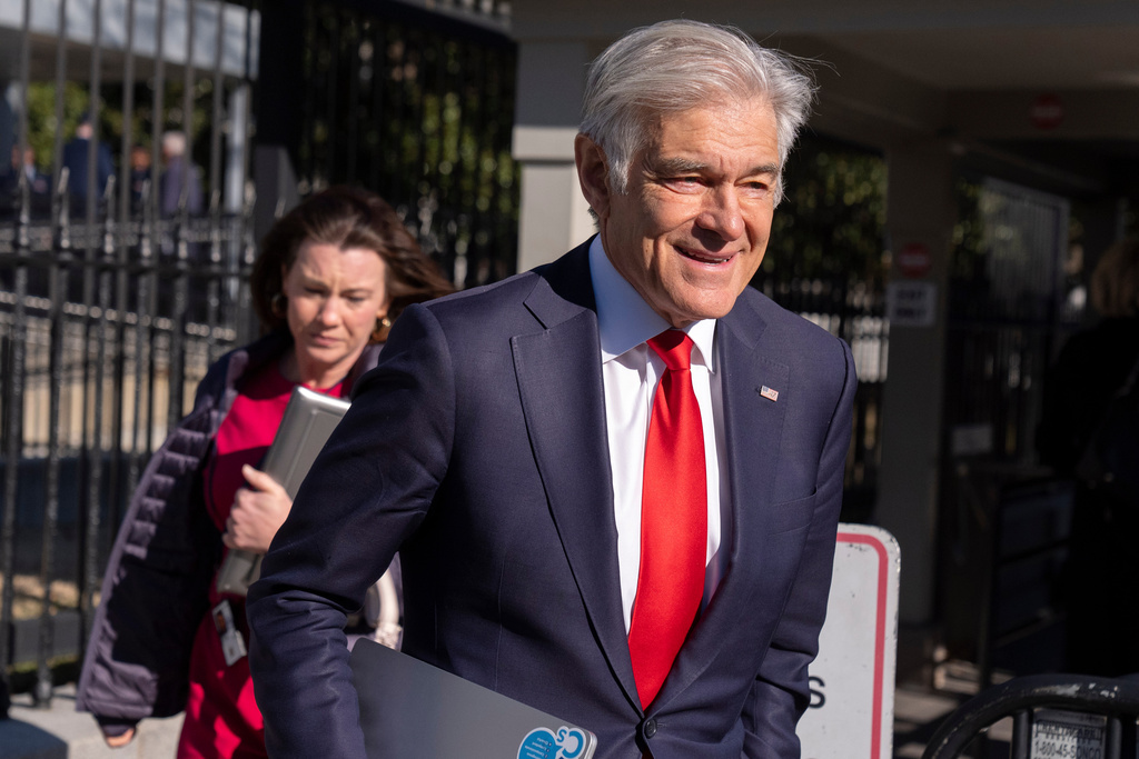 Dr. Mehmet Oz, administrator of the Centers for Medicare & Medicaid Services, leaves the White House campus, Thursday, Jan. 15, 2026, in Washington. (AP Photo/Mark Schiefelbein)