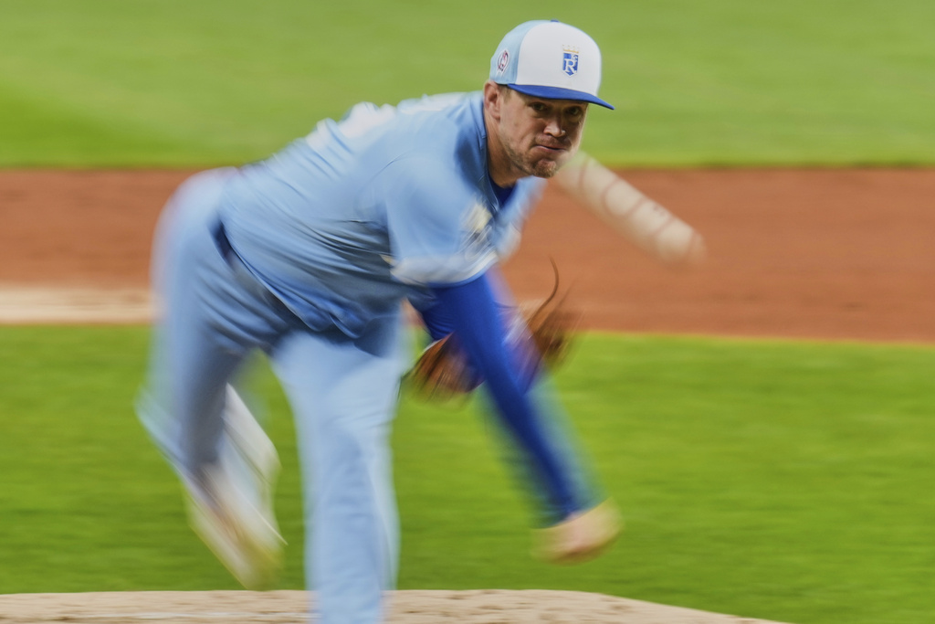 Kansas City Royals' Stephen Kolek pitches in the first inning of a baseball game against the Cleveland Guardians in Cleveland, Thursday, Sept. 11, 2025. (AP Photo/Sue Ogrocki)