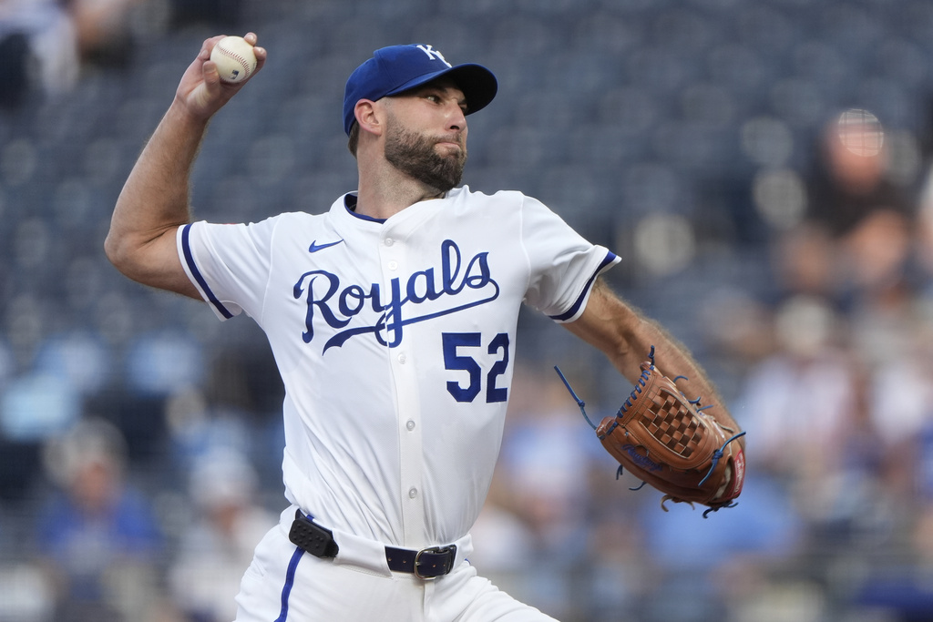 Kansas City Royals starting pitcher Michael Wacha throws during the first inning of a baseball game against the Texas Rangers, Monday, Aug. 18, 2025, in Kansas City, Mo. (AP Photo/Charlie Riedel)