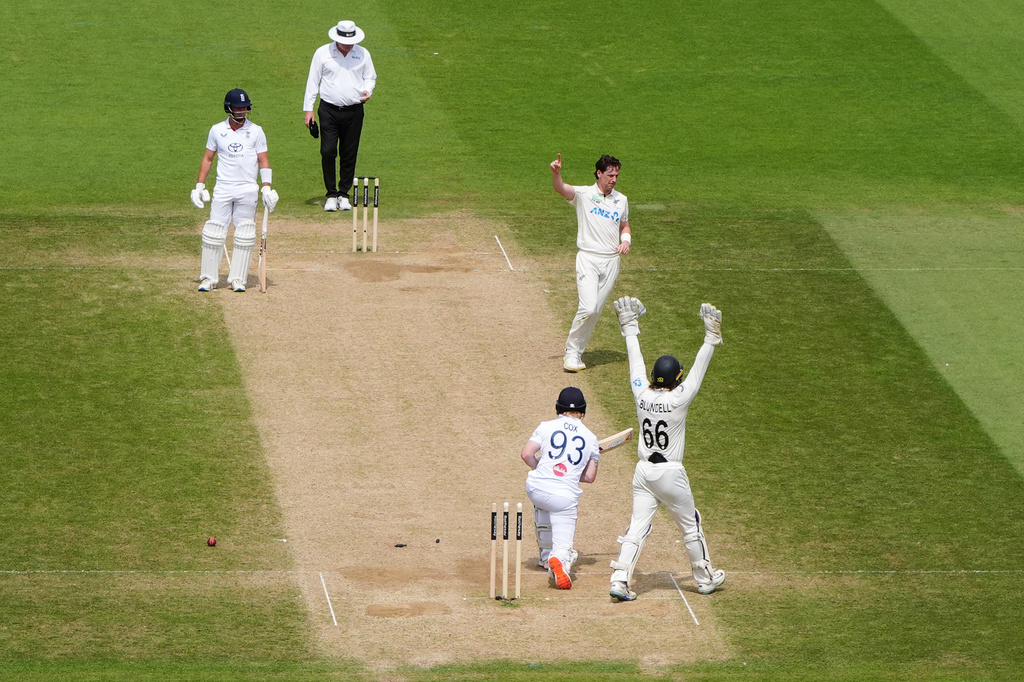 New Zealand's Matt Henry celebrates taking the wicket of England's Jordan Cox on day five of the Second Rothesay Test cricket match between England and New Zealand in London, England, Sunday, June 21, 2026. (Ben Whitley/PA via AP