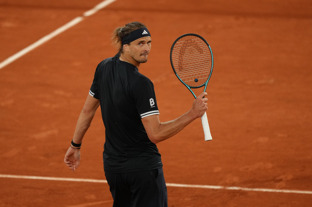 Germany's Alexander Zverev reacts after winning the quarterfinal tennis match against Spain's Rafael Jodar at the French Open in Paris, Tuesday, June 2, 2026. (AP Photo/Aurelien Morissard)