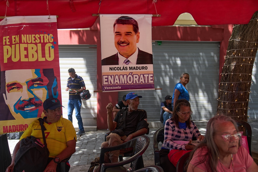 Images of Venezuelan President Nicolas Maduro cover walls in downtown Caracas, Venezuela, Thursday, Oct 16, 2025. (AP Photo/Ariana Cubillos)