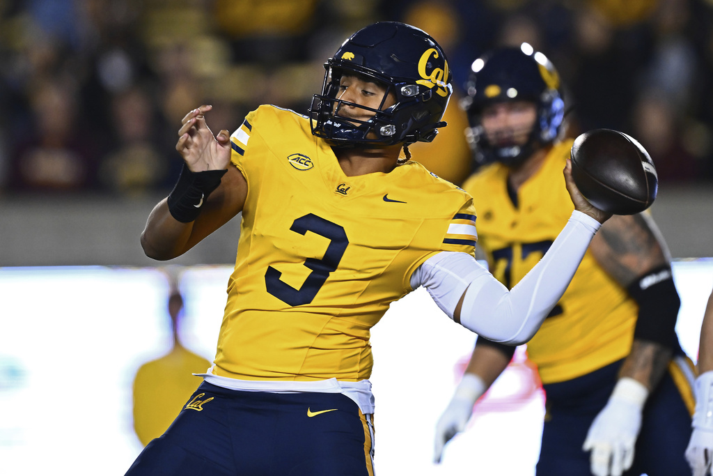 California quarterback Jaron-Keawe Sagapolutele (3) throws a pass against Minnesota in the first half of an NCAA college football game in Berkeley, Calif., on Saturday, Sept. 13, 2025. (Jose Carlos Fajardo/Bay Area News Group via AP)