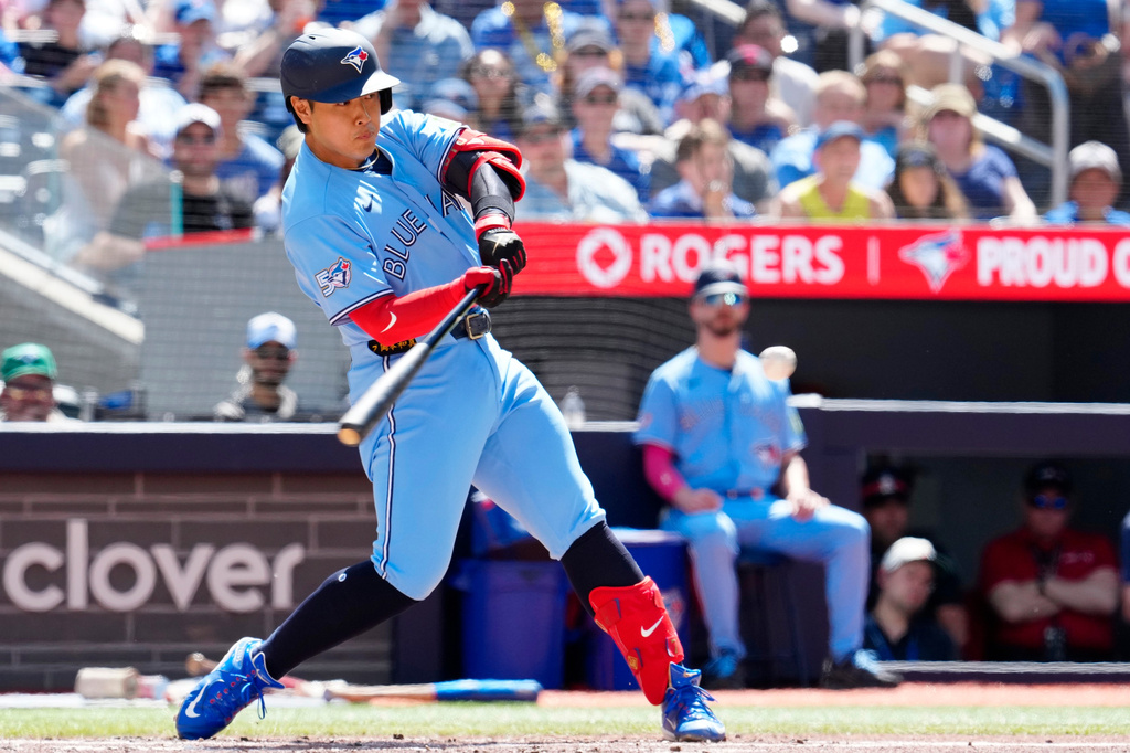 Toronto Blue Jays' Kazuma Okamoto (7) hits an RBI single during the econd inning of a baseball game against the Baltimore Orioles, Saturday, June 6, 2026, in Toronto. (Frank Gunn/The Canadian Press via AP)