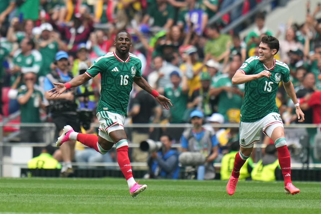 Mexico's Julian Quinones (16) celebrates with Israel Reyes after scoring their opening goal against South Africa during the World Cup Group A soccer match between Mexico and South Africa in Mexico City, Thursday, June 11, 2026. (AP Photo/Eduardo Verdugo)