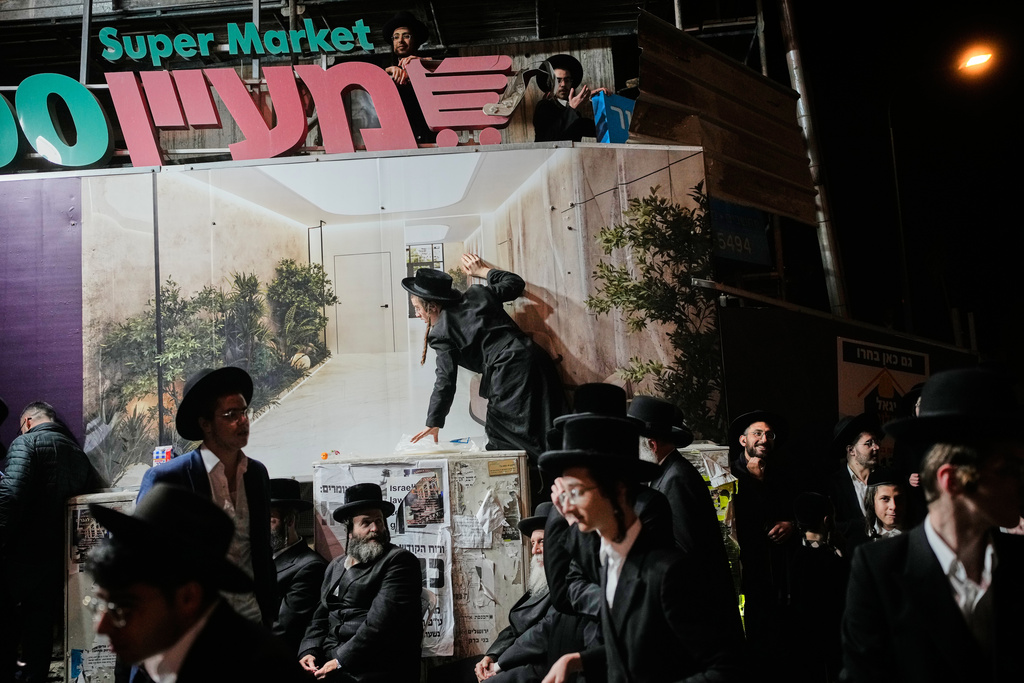 Ultra-Orthodox Jewish men protest against army recruitment in Jerusalem, Tuesday, Jan. 6, 2026. (AP Photo/Ohad Zwigenberg)